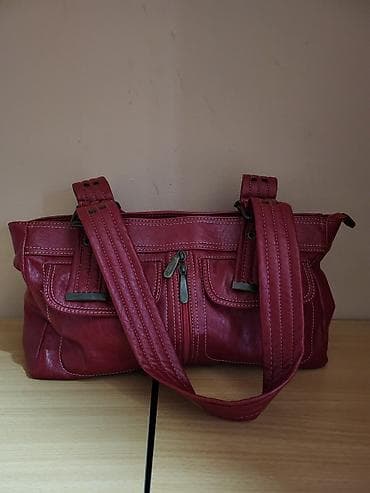 postava za torbe: Ženska torba – bordo/crvena, šira “hobo/shoulder” forma. - Materijal — 6