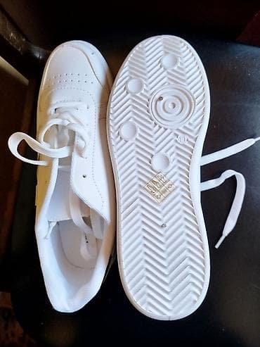 obuca new yorker: Bele sportske patike – veličina 41 - Klasičan, čist dizajn u beloj — 3