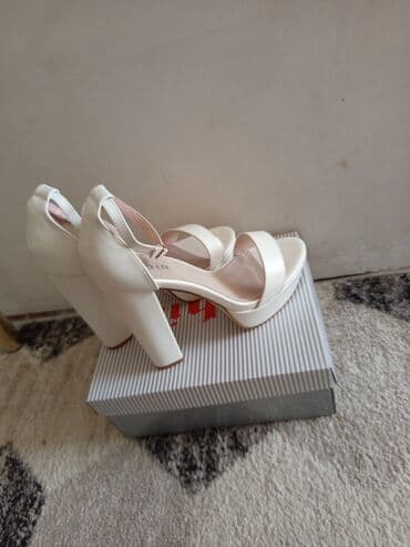 push up grudnjak new yorker: Sandale, Zara, 38 — 1