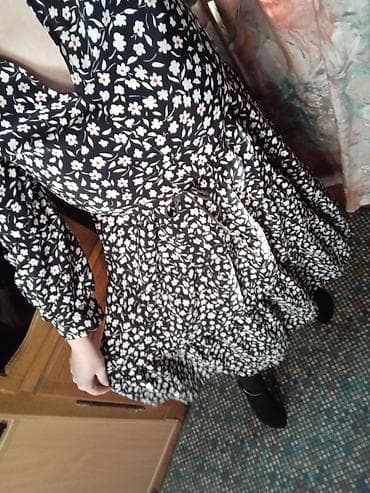 Underwear: Haljina sa cvetnim printom - Model: midi haljina sa lagano A-krojem i — 2