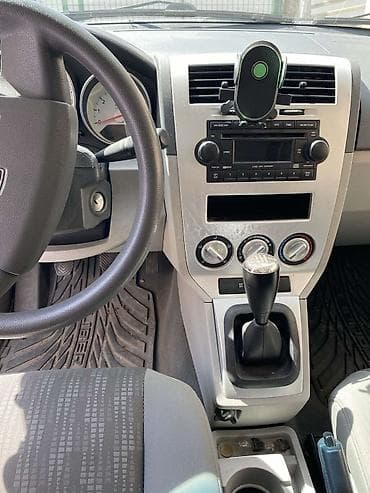 carsun: Dodge Caliber, sivi metalik, hečbek sa 5 vrata. Glavne — 5