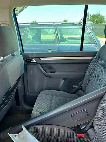 polovni kombi do 2000 evra kupujemprodajem: TAPACIRI VRATA ZA VOLKSWAGEN TOURAN OD 2003. DO 2009. GOD. | — 4