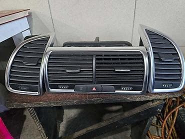 taxi tabla cena: VENTILACIONE REŠETKE NA TABLI ZA AUDI Q7 OD 2006. DO 2012. GOD — 1