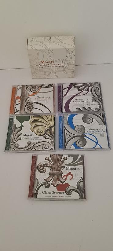 Donji delovi trenerke: ★ Na prodaju kolekcija od komplet 5 kompakt diskova "Mozart por Clara — 2