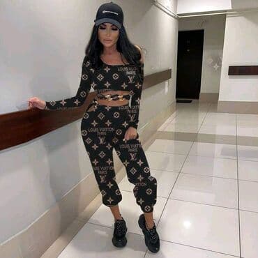 butik 13 kombinezoni: Novoooo
Komplet
S m l
35e — 3