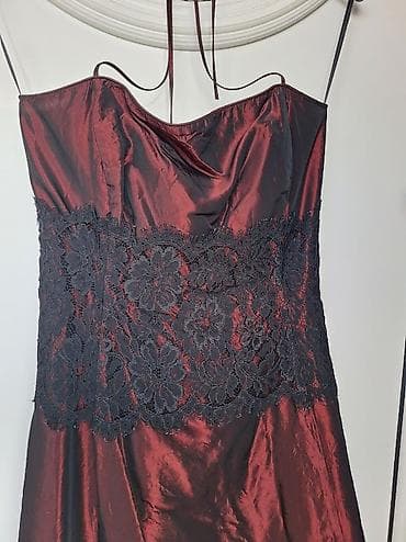 esito haljine: Haljina M Elegantna svečana haljina bez rukava sa tankim bretelama u — 5