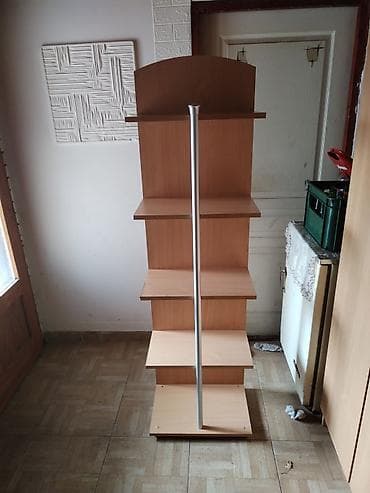 Ugaone garniture: Drvena polica/regał za izlaganje sa centralnom aluminijumskom šipkom — 10