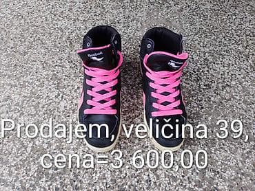 Patike Reebok, visoki model, u crnoj boji sa upadljivim roze