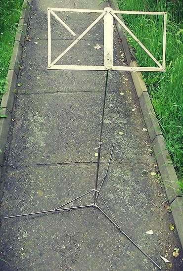 Stalak za note Očuvan, potpuno ispravan i lako sklopiv do malih