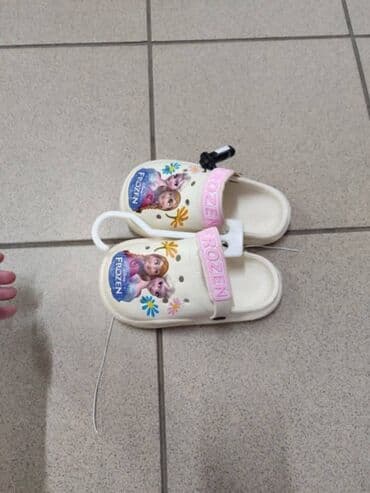 bata obuća: Prelepe decije papuce 
Vel 18-35
1600 din
sd
szd — 4
