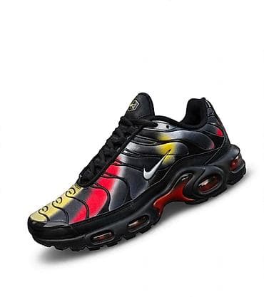 Nike Air Max Plus (Tn) patike – crno‑crveni “flame/gradient” dizajn -