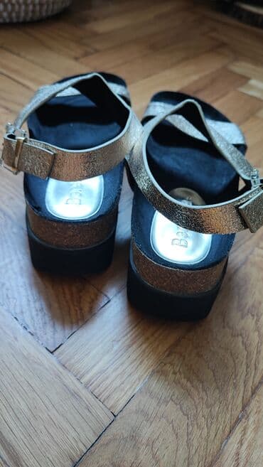 oksfordice sa platformom: Sandals, Bershka, 36 — 2