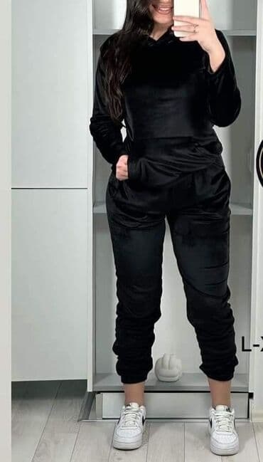 trenerka iz nemacke: Plisane trenerke,vece velicine.
2.700
L,XL,2XL,3XL — 10