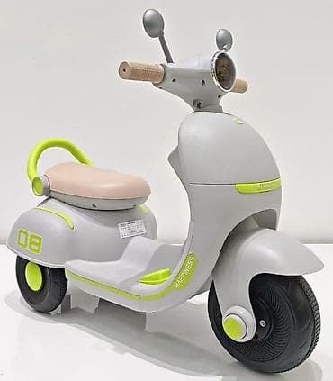 Vespa 6V – zeleno-siva (SKU: 744314Z-260) Vespa 6V u zeleno-sivoj na lalafo.rs Vespa 6V – zeleno-siva (SKU: 744314Z-260) Vespa 6V u zeleno-sivoj