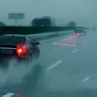 zadnje stop svetlo: Auto lasersko magleno svetlo – crvena bezbednosna linija Opis: - — 4
