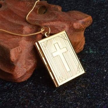 srebrna ogrlica sa krsticem: 1200 — 3