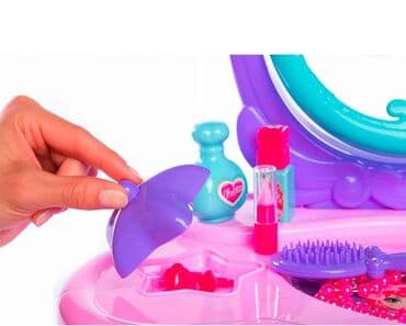 magicni cup dexy co: BEAUTY STUDIO Toaletni sto koji je opremljen priborom kao što su — 9
