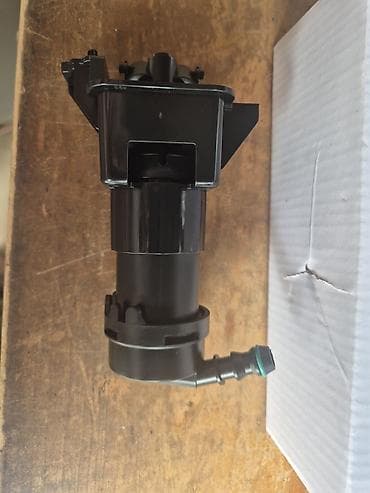 auto oglasi pirot: Prskalica farova Audi A6 C6 (pokretna dizna / podizač prskalice) – — 6