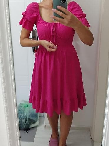 rn 77302 zara: Prelepa, lagana i lepršava pink haljina, sa puf rukavima, u struku ima — 2