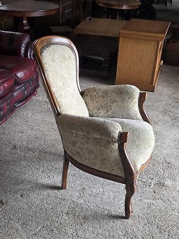 yisk namestaj: Stilska fotelja sa drvenim ramom i floralnim štofom - Klasičan dizajn — 6