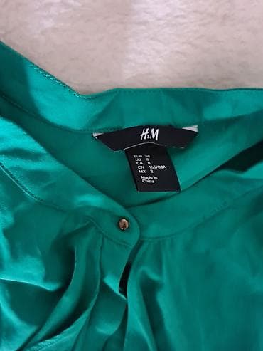 providna bluza: H&M ženska bezrukavna bluza u smaragdno zelenoj boji. - Model — 2