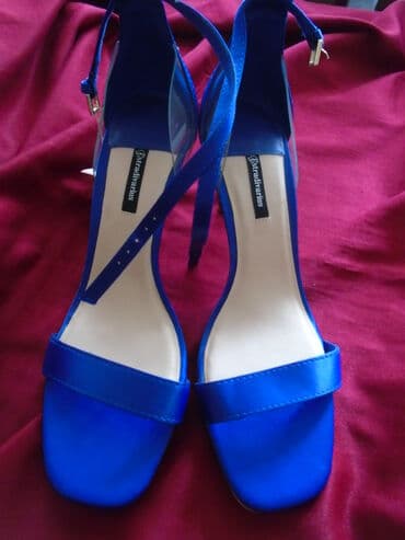 patike sa vazdušnim đonom: Sandals, Stradivarius, 40 — 6
