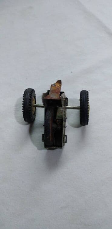 vlastite i zajednicke imenice 2 razred: Inercioni motor za limeni autic,precnik tocka 3,2 cm. razmak 5,7 cm — 2
