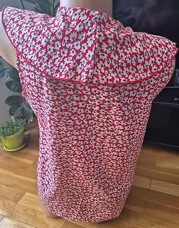 pull and bear prsluci: Ženska letnja bluza bez rukava sa volanima i cvetnim dezenom. - — 3