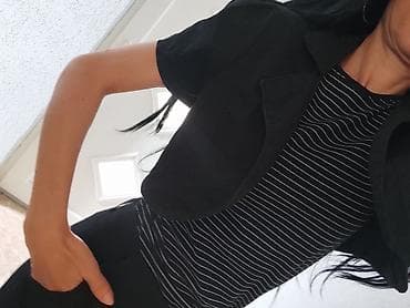 Amisu bolero sako, veličina S/M, crne boje, savršen za kombinovanje sa na lalafo.rs Amisu bolero sako, veličina S/M, crne boje, savršen za kombinovanje sa