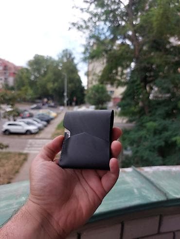 mona zenski novcanici: Minimalistički novčanik od crne kože - Kompaktan dizajn tankog — 1