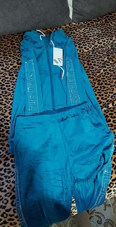 kompleti od buklea: Na stanju jos dva para slicna ali opet razlicita
M/l i xl/xxl — 2
