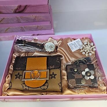 Idealan poklon za 8 mart 😍 Kvalitetan ženski set Cena: 2900 dinara