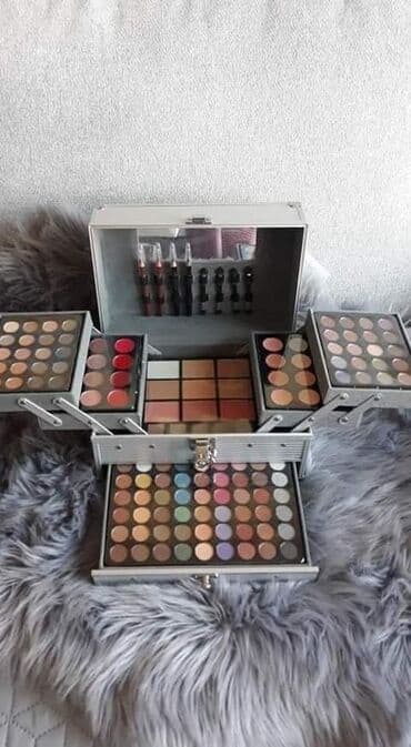luminarc set: Miss Rose Veliki kofer sa sminkom *94 senki *12 ruzeva *12 kremastih — 13