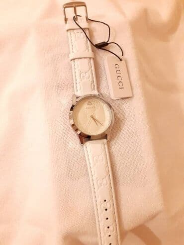 mona bele torbice: Classic watch, Gucci, Female — 2