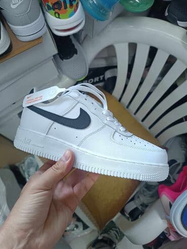 a klasa patika: Nike, 37 — 4