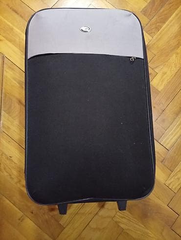 sat za ruku: Veliki kofer na točkićima sa teleskopskom ručkom. OKO 75 40 25. dob — 2