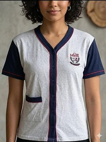 Ženska majica na kopčanje kratkih rukava, bejzbol/varsity stil. -