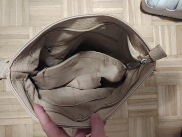 Torbe: Bež crossbody/ramena torba od mekane teksturirane eko-kože. Praktčan — 3