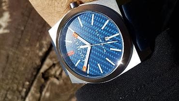 Locman sat titanium kuciste 
carbon cifer 
safir stalko 
glavi datum