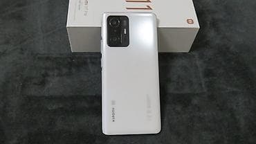 Xiaomi 11t pro 8/256 kutija tri maske kutija punjač.Očuvan staklo i