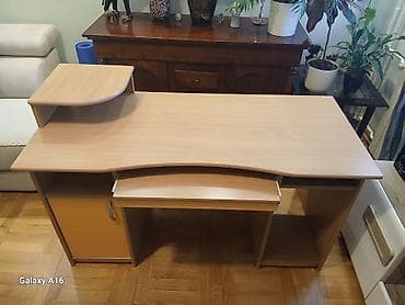 polovan krevetac za bebe: Radni/računarski sto od univera u boji svetlog drveta, sa više — 2