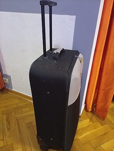 sat za ruku: Veliki kofer na točkićima sa teleskopskom ručkom. OKO 75 40 25. dob — 7