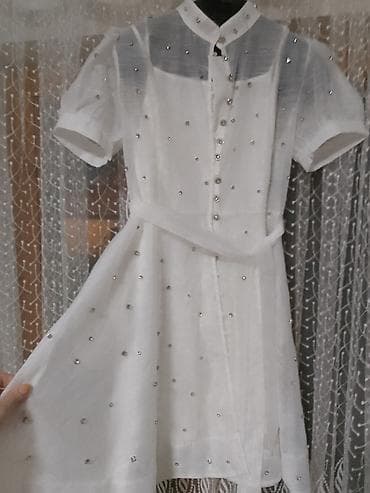 Venčanice i aksesoari: Elegantna bela haljina košulja-kroja sa sjajnim detaljima. - — 5