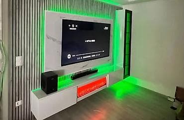 TV komoda sa ugrađenim električnim kaminom i LED ambijentalnim