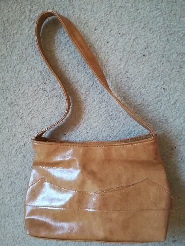 kožna torba ženska: Torba svetlo braon dimenzije 28x17 cm, ima dva pretinca, vrlo očuvana — 4