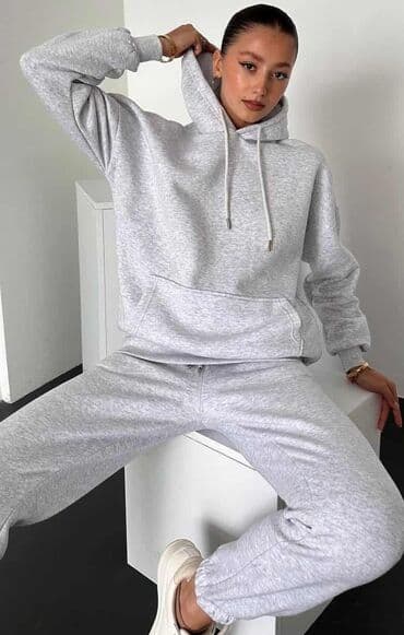 jakna sa prirodnim krznom: Ženski komplet trenerke – dukserica s kapuljačom i donji deo - Model — 4