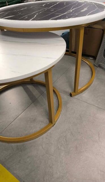 Donji delovi trenerke: Klub sto 2u1 2u1 dizajn: Set od dva stočića različitih dimenzija za — 2