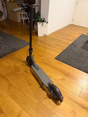 metro torbe: Oglas za prodaju Xiaomi Mi Electric Scooter Essential – crni (model — 1