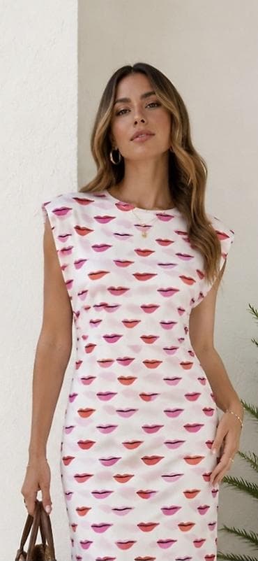 Women's Clothing: Haljina bez rukava sa printom usana. - Model mini iznad kolena,blago — 1