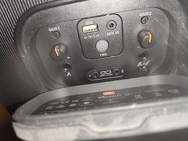 Prodajem zvucnik Bluetooth zvucnik jbl 710. U garanciji, pre 6 meseci